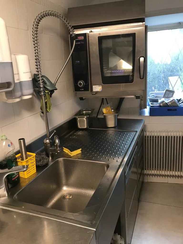 Dishwashing station